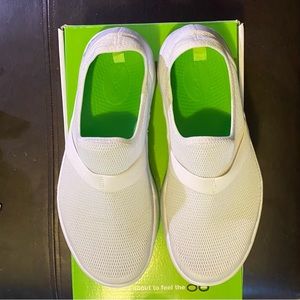 Oofos OOMG low shoe white